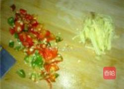 小米辣爆炒火焙鱼的做法图解2