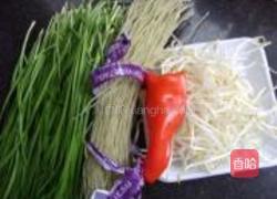 韭菜豆芽炒粉丝的做法图解1