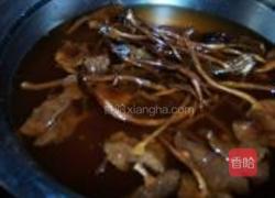 红烧鸡腿茶树菇的做法图解1