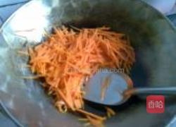 胡萝卜炒豆腐皮的做法图解2