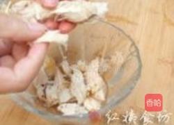姜丝苦瓜炒鸡块的做法图解1