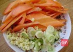 木耳烧白菜的做法图解3