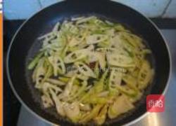 凉拌木耳竹笋的做法图解4