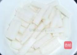 鱼丸肉片萝卜汤的做法图解2