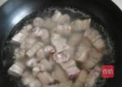 红烧肉焖蛋的做法图解1