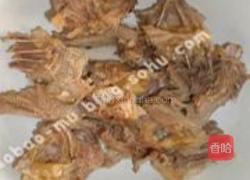 黄芪天麻干蘑鸡架汤的做法图解3