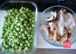 香菇豌豆杂炒的做法图解1