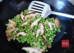 香菇豌豆杂炒的做法图解4