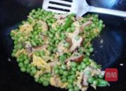 香菇豌豆杂炒的做法图解5