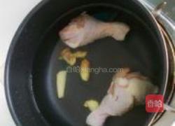 玉米平菇炖鸡腿的做法图解4