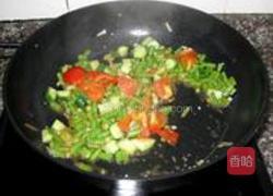 茄汁虾仁炒饭的做法图解9