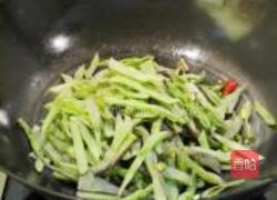豆腐干炒扁豆的做法图解5