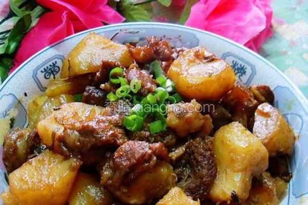 快速牛肉烧土豆的家常做法 NjAwX2MyXzQwMA