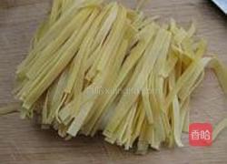 蒜薹拌百叶的做法图解2