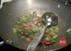 咸肉片炒秋葵的做法图解4