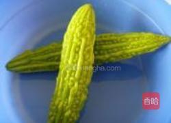 麻酱苦瓜的做法图解1
