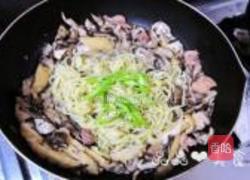 鸡肉蘑菇炒面的做法图解10