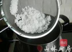 桃花菠萝西米露的做法图解1