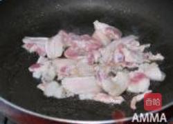 五花肉爆二笋的做法图解1