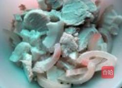 洋葱胡萝卜炒咸肉的做法图解1