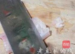 鱼茸蒸秋葵的做法图解1
