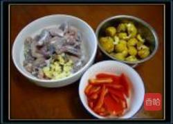 板栗炒田鸡的做法图解1