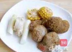 猴头菇玉米排骨汤的做法图解1