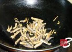 豆鼓青椒炒鱼干的做法图解3