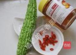 蜂蜜凉渍苦瓜的做法图解1