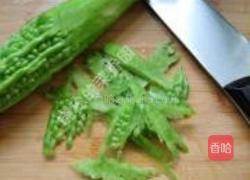 蜂蜜凉渍苦瓜的做法图解2