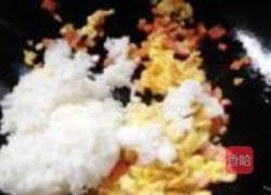 肉松耗油炒饭的做法图解4