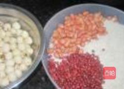 花生莲子肉粽的做法图解1