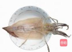 青菜炒鱿鱼干的做法图解1