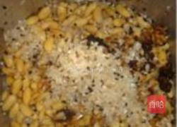 核桃芝麻米豆浆的做法图解3
