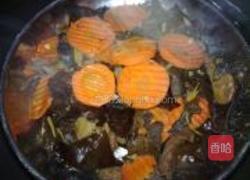 红萝卜清炒木耳的做法图解4
