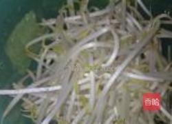 韭菜豆芽炒果条的做法图解3