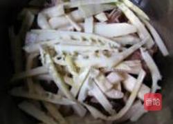 酸萝卜竹笋炖鸭子的做法图解5