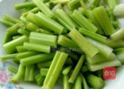 芹菜炒肉丝的做法图解1