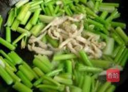 芹菜炒肉丝的做法图解6