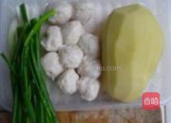 土豆鱼丸炒饭的做法图解1