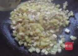 土豆鱼丸炒饭的做法图解9