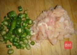 毛豆鸡丁的做法图解1
