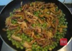 豌豆香菇鸡片的做法图解6
