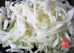 酸辣包菜丝的做法图解1