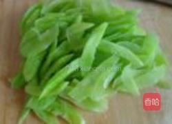 蒜拌莴笋的做法图解1