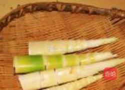 鲜竹笋炒肉丝的做法图解1