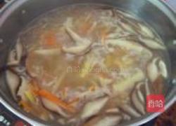 鱿鱼酸辣汤的做法图解4