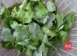 芹菜叶炒香干的做法图解1