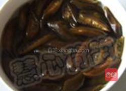 茼蒿拌黄金海茸条的做法图解4
