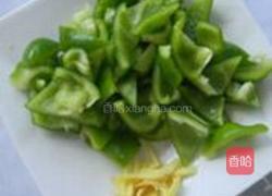 青椒鱿鱼花的做法图解5